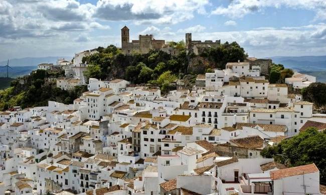 Το ισπανικό χωριό με μηδενική ανεργία και μισθό για όλους 1200 ευρώ! 